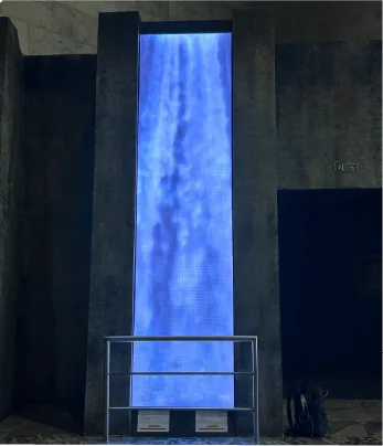 Vertical LED feature column